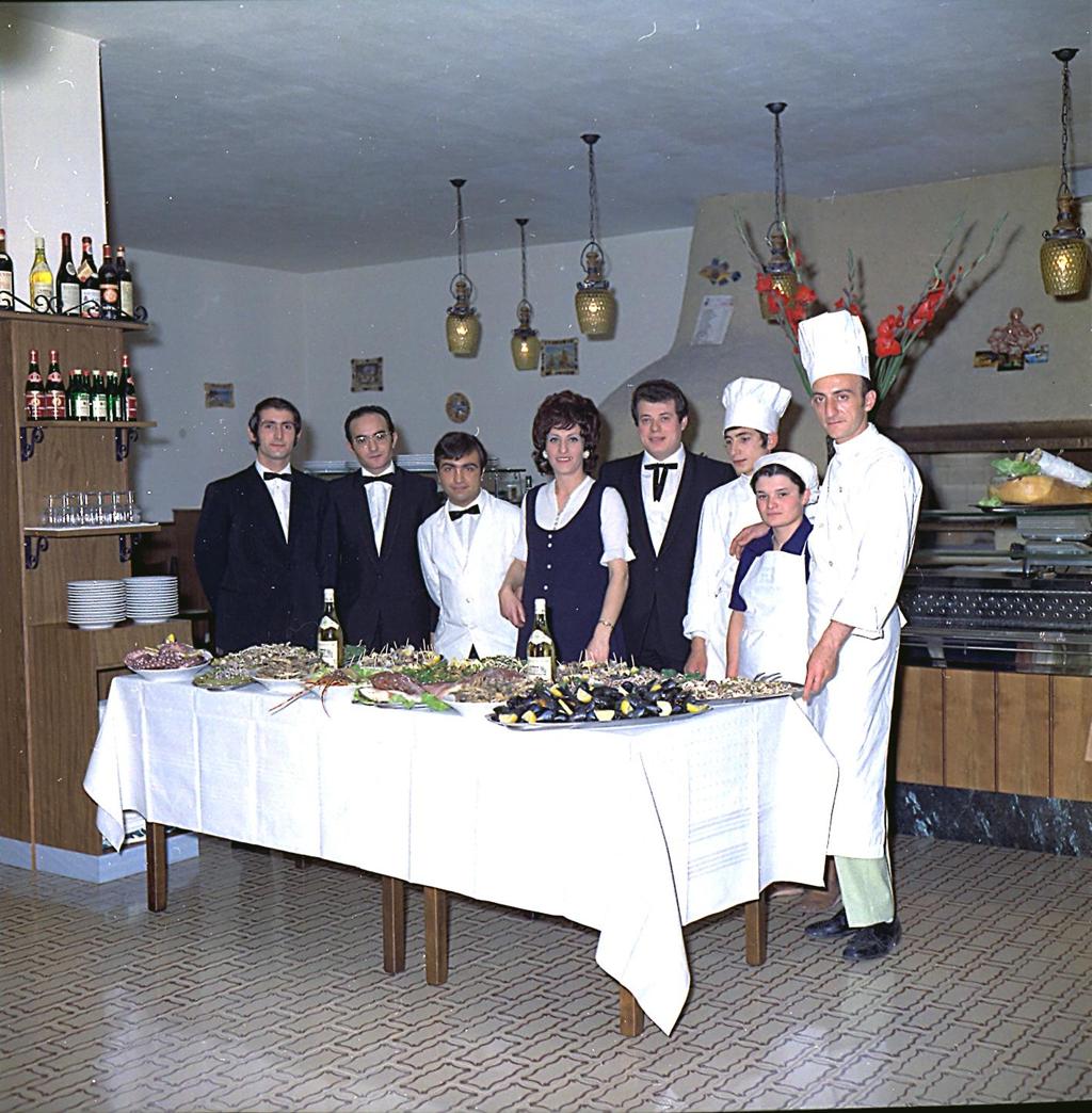 Lo Staff Della Pizzeria Tonino · Historify