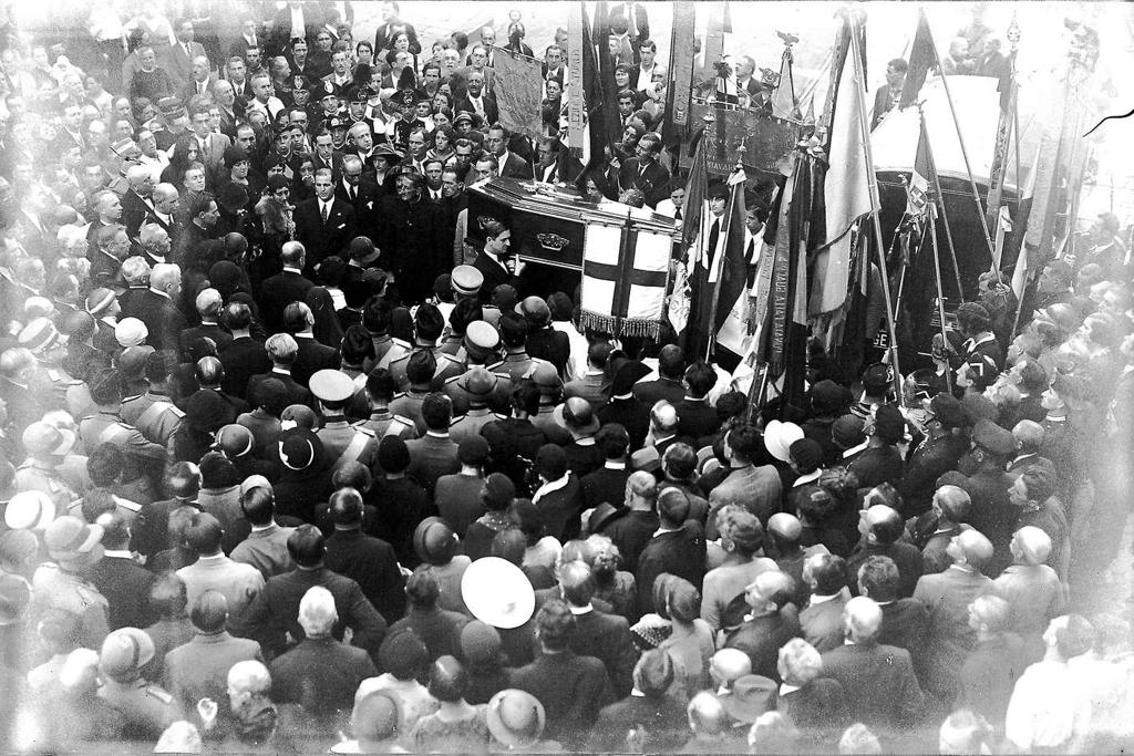 Funerale Generale Fara · Historify