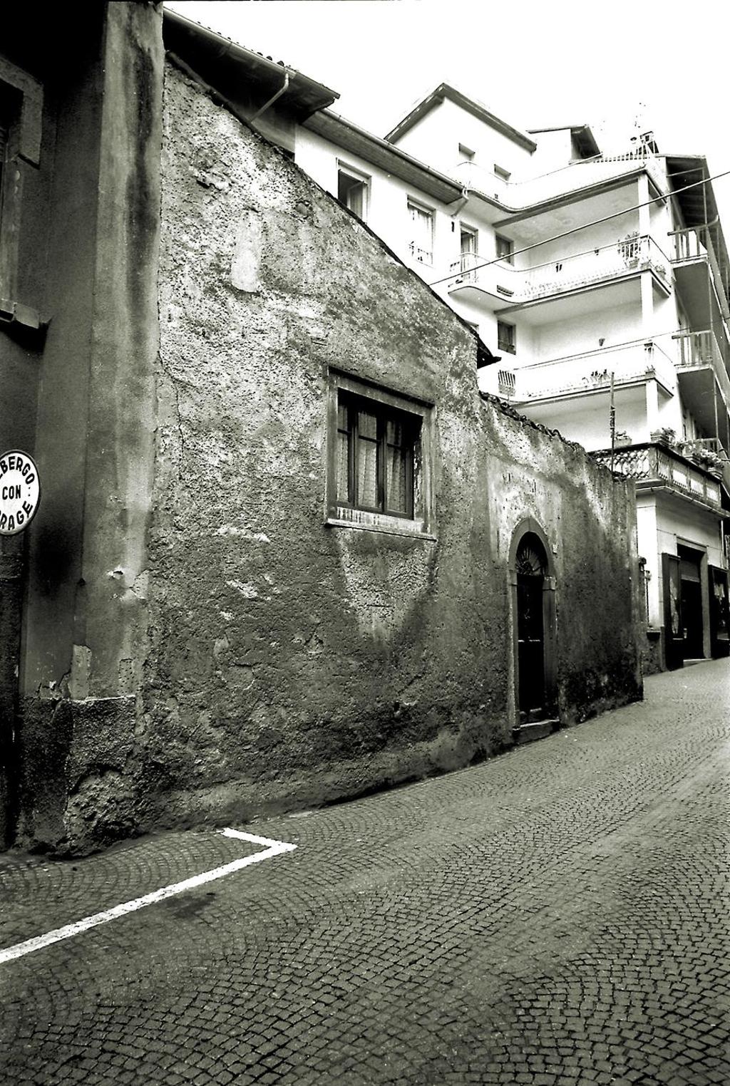 Edifici In Via Cifrondi · Historify