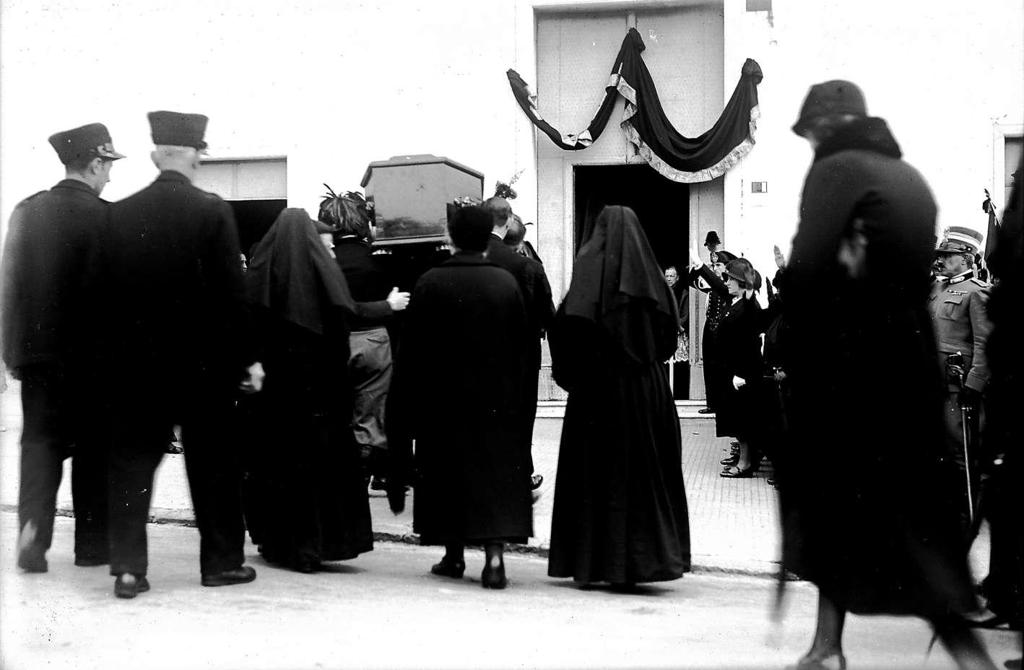 Funerale Generale Fara · Historify