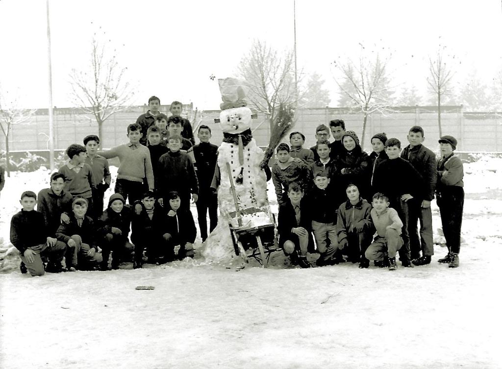 Patronato S.Vincenzo-Ennesimo Gruppo Dei Pupazzi Di Neve · Historify
