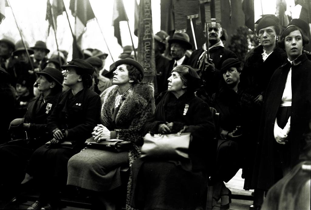 Inaugurazione del busto dedicato alla M.O. Antonio Locatelli · Historify