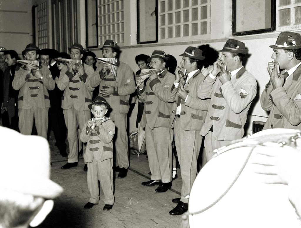 1965-Clusone-20Mo Della Resistenza-Gruppo Folkloristico · Historify