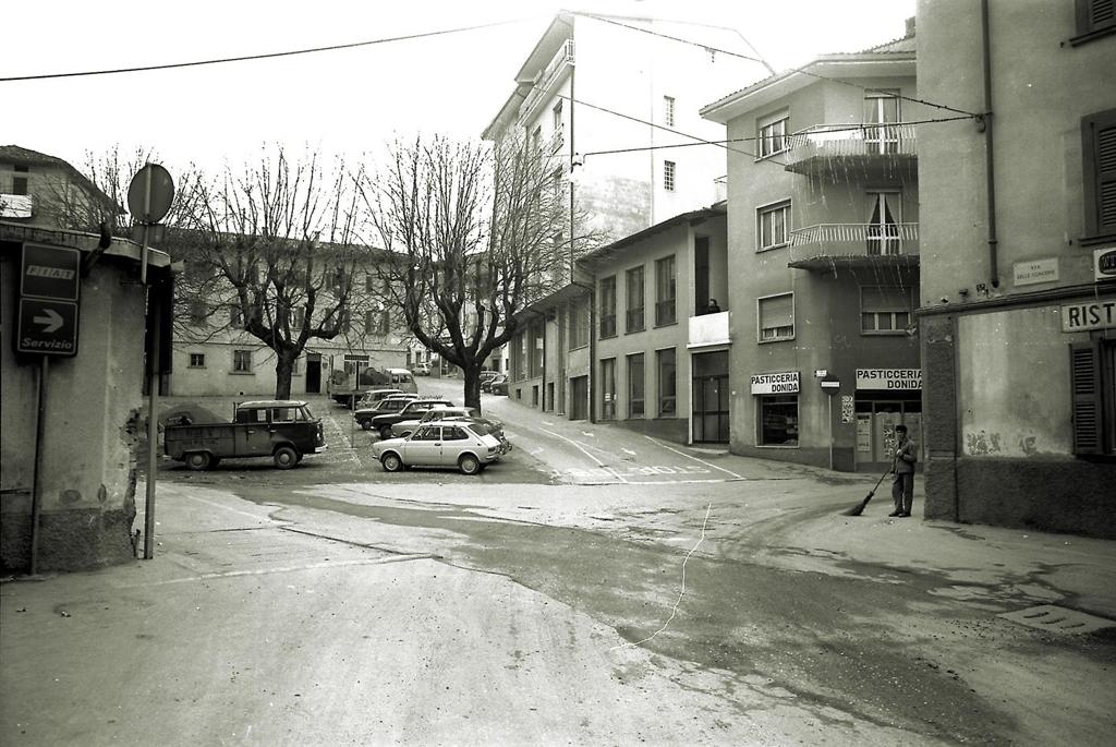 Veduta Della Piazza Della Rocca · Historify