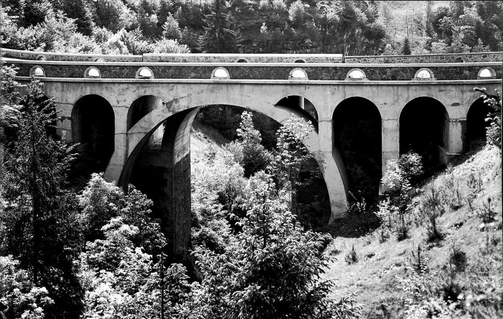 Ponte Di Castione · Historify