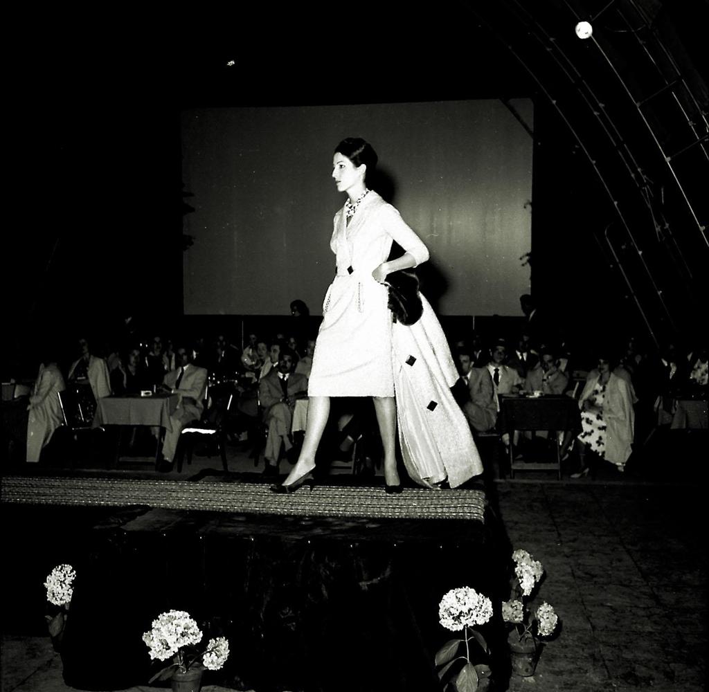 1959-Clusone-Terrazzo Eden-Modello In Sfilata · Historify
