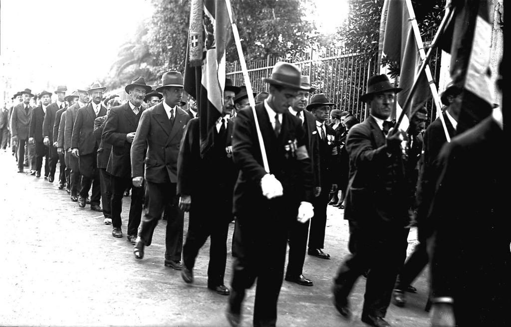 Corteo Funebre Generale Fara · Historify