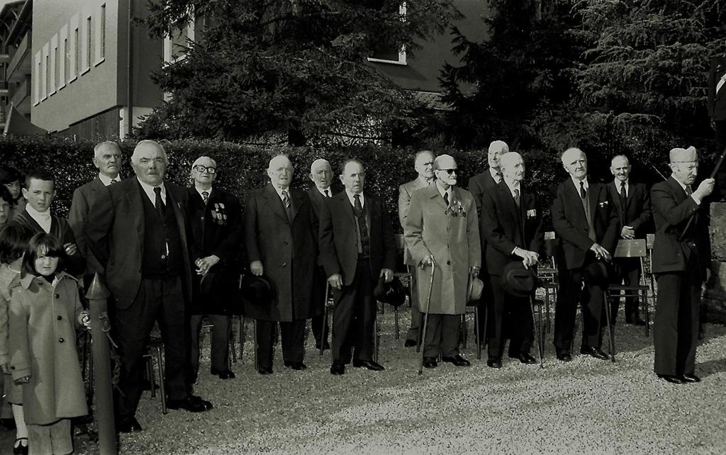 1977-Clusone-Gruppo Di Reduci Della Guerra 1915/18 · Historify