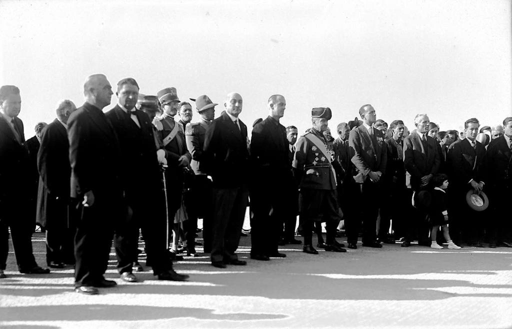 Corteo Funebre Generale Fara · Historify