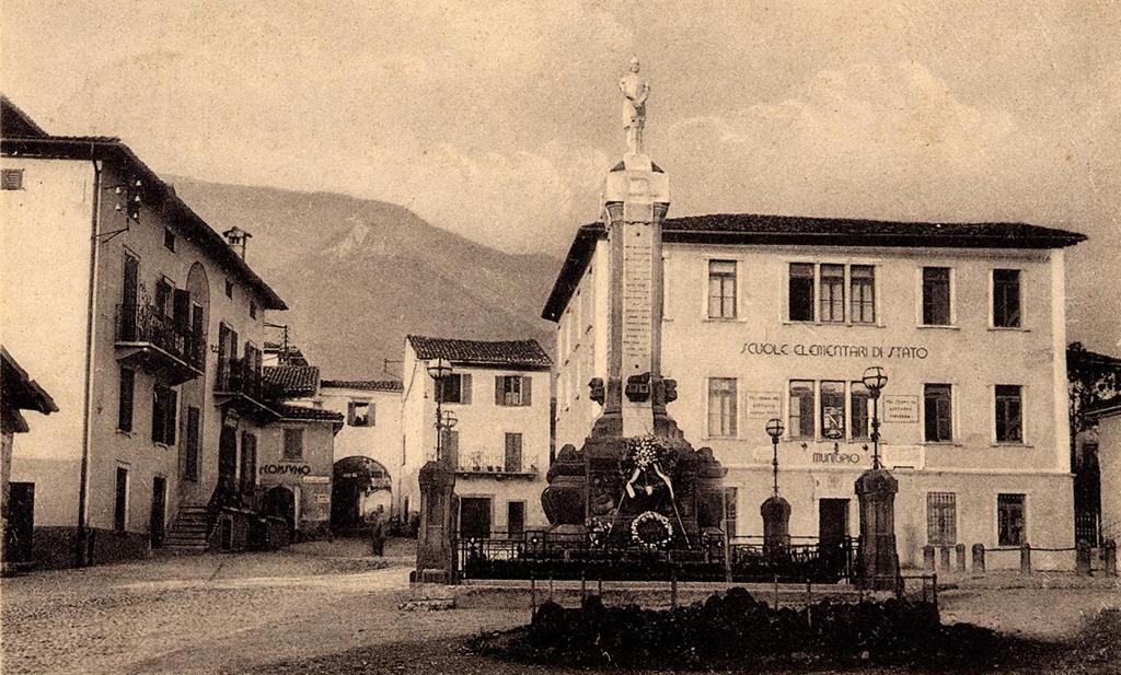 Rovetta, Scuole Elementari · Historify