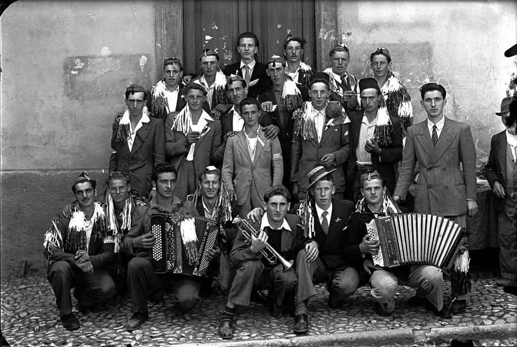 Gruppo Di Coscritti · Historify