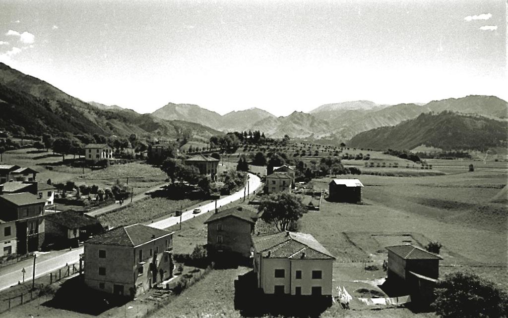 1960-Clusone-Veduta Verso Birzem · Historify