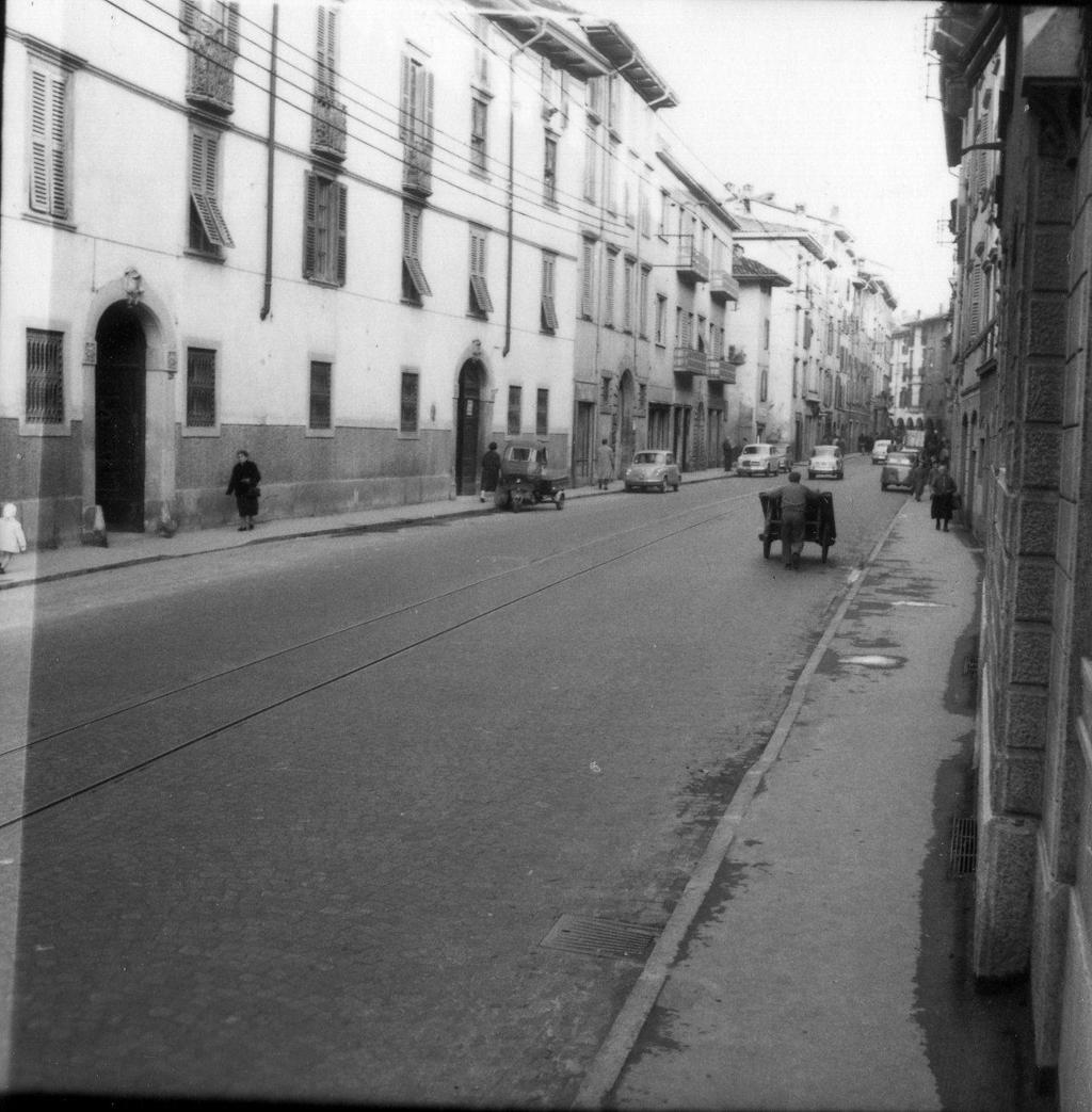 Passeggiando in Via Broseta · Historify