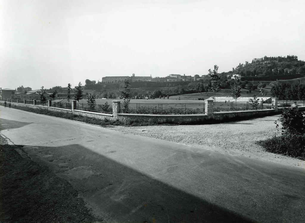 Strada Per  Il Campo Sportivo · Historify