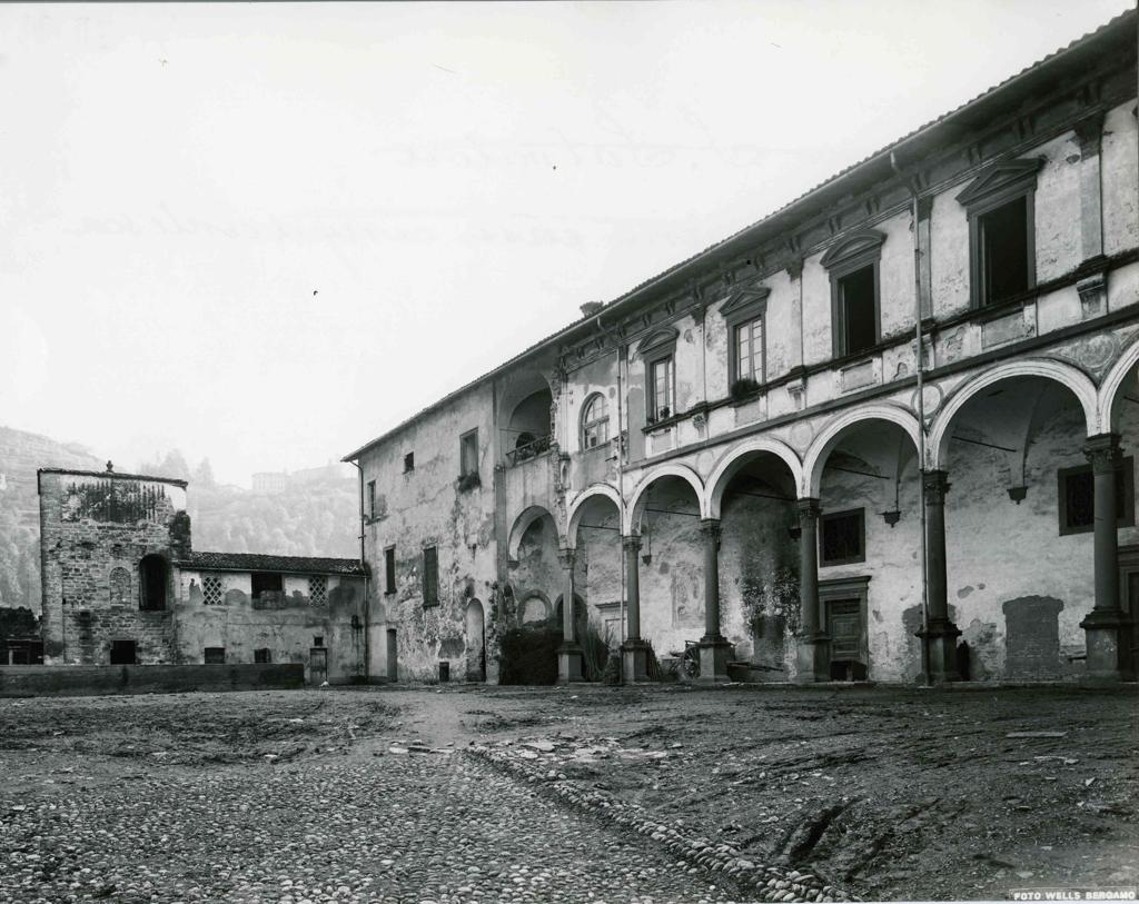 Portici Di Astino · Historify