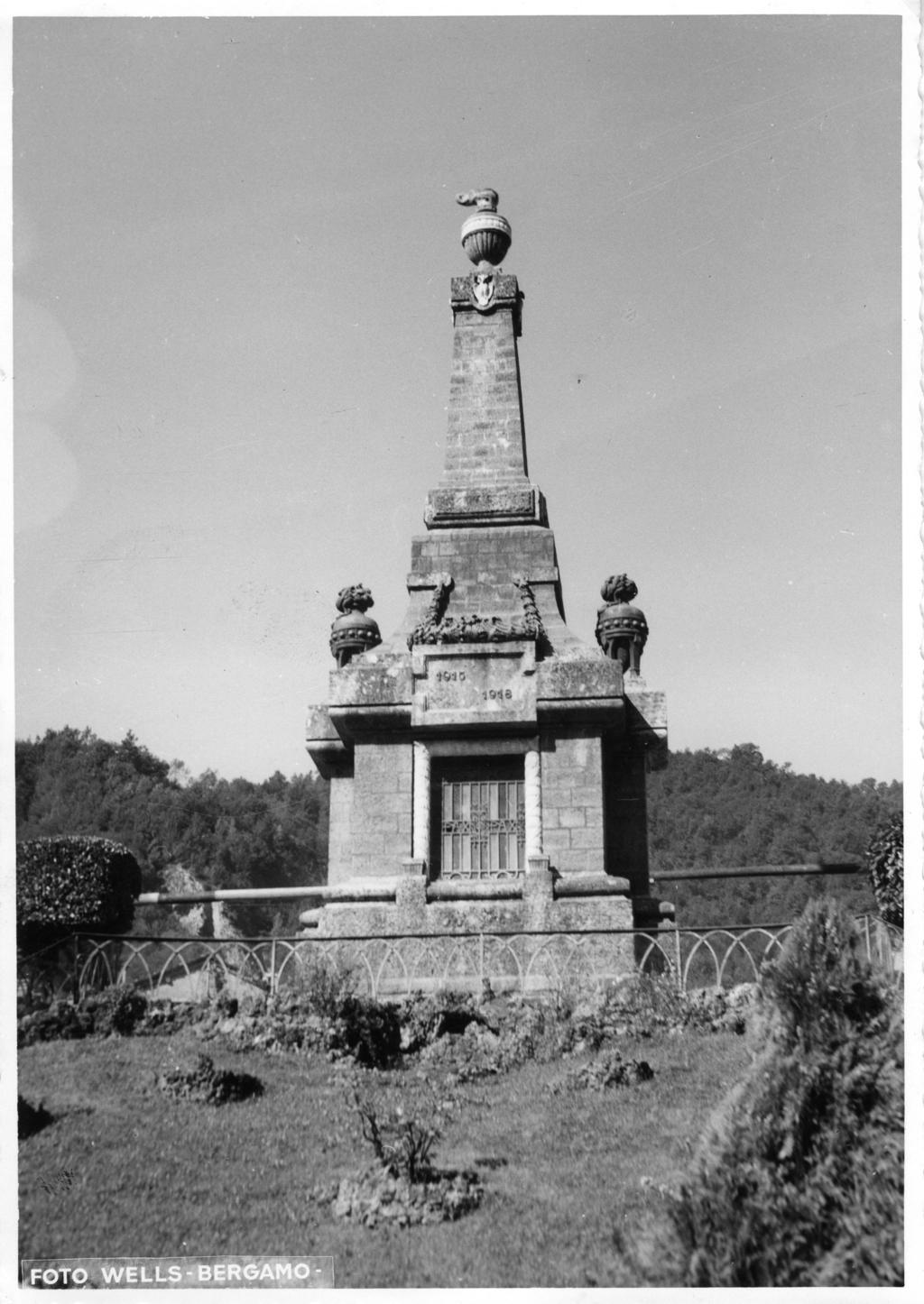 Monumento Ai Caduti A Brembilla · Historify