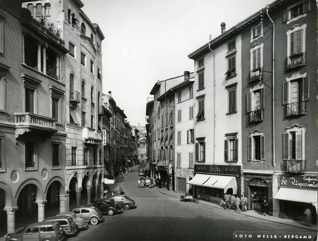 Piazza Pontida · Historify