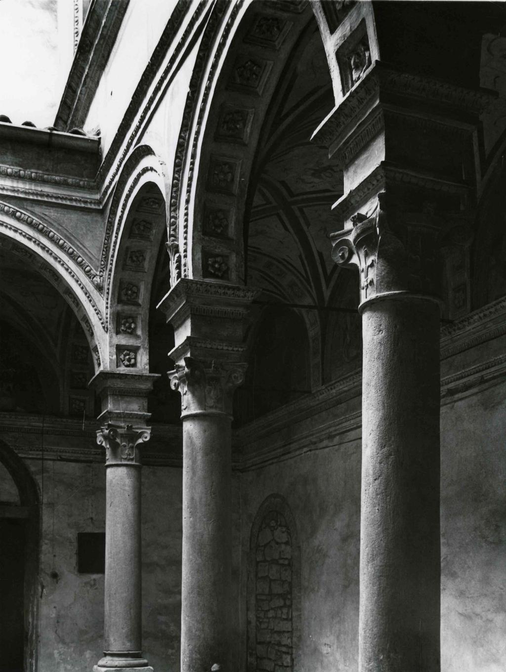 Colonne Chiostro, Monastero Di San Benedetto · Historify