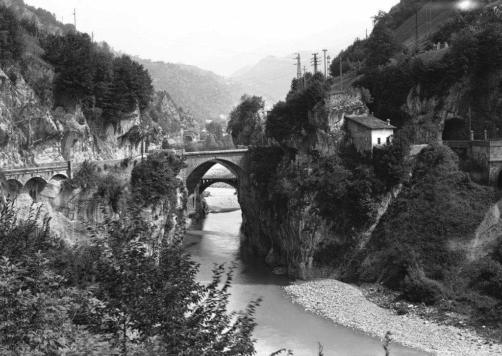 Ponti Di Sedrina · Historify