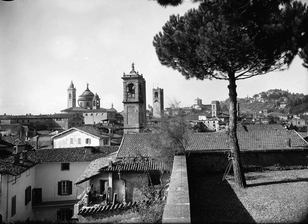 I campanili di Città Alta · Historify