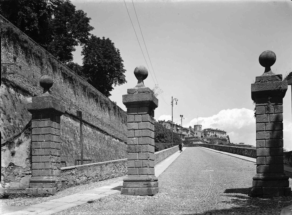 Via Sant'Alessandro · Historify