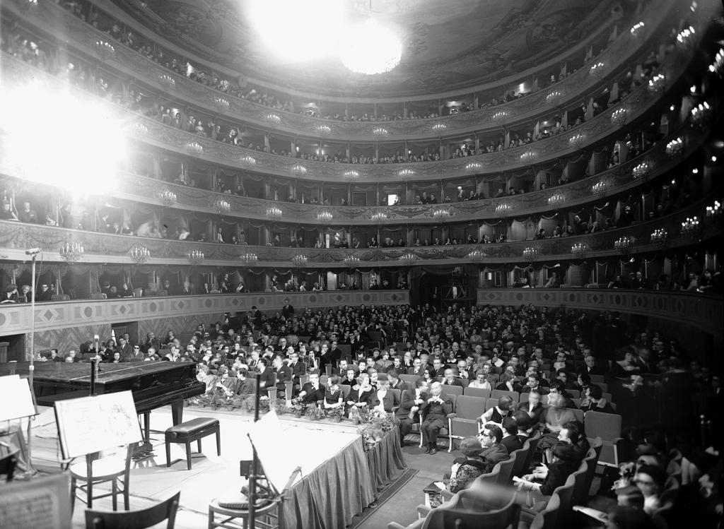 Interno Teatro Donizzetti – Platea · Historify