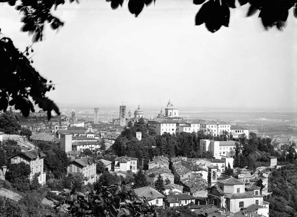 Scorcio Di Città Alta · Historify