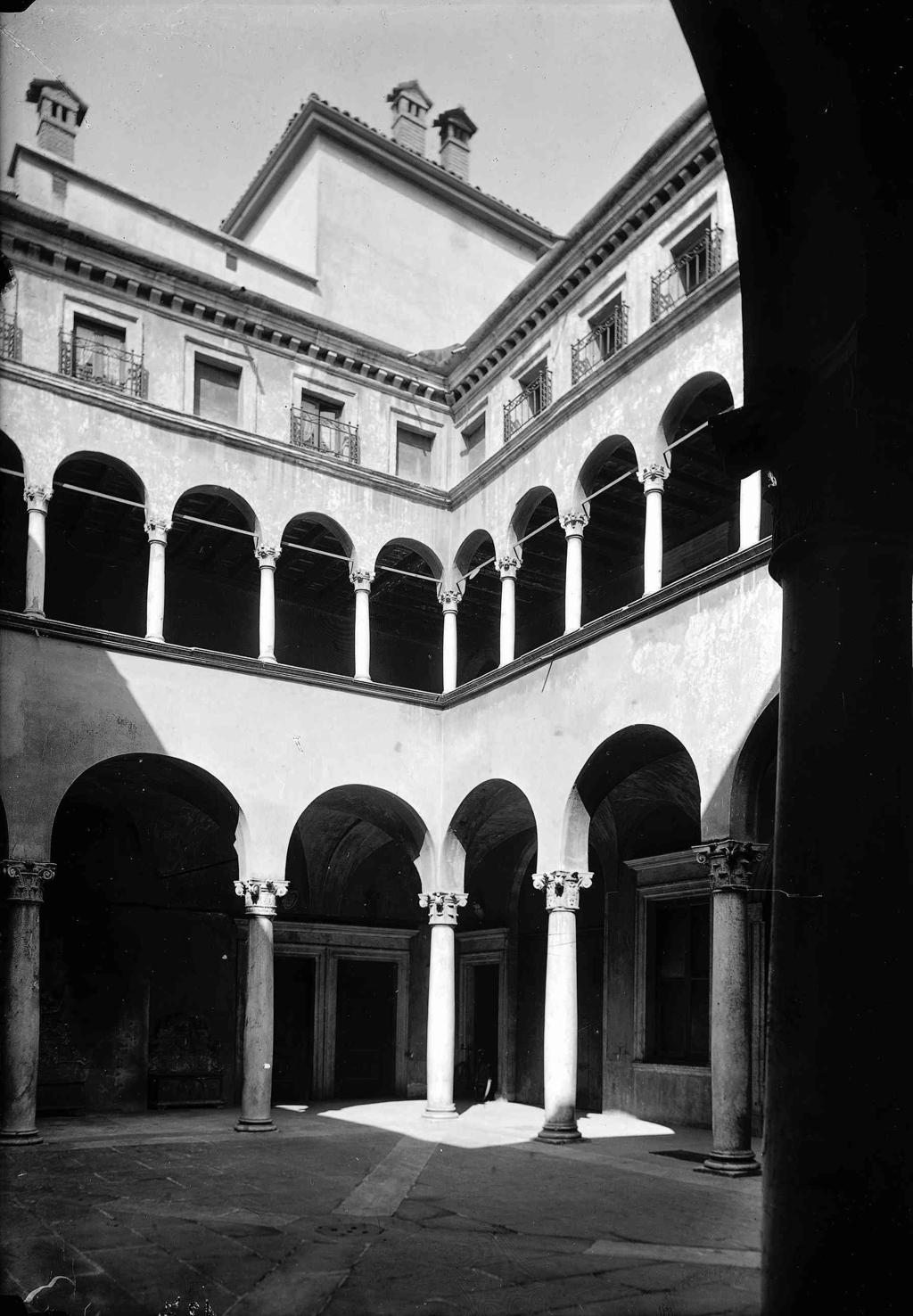 Interno Palazzo · Historify