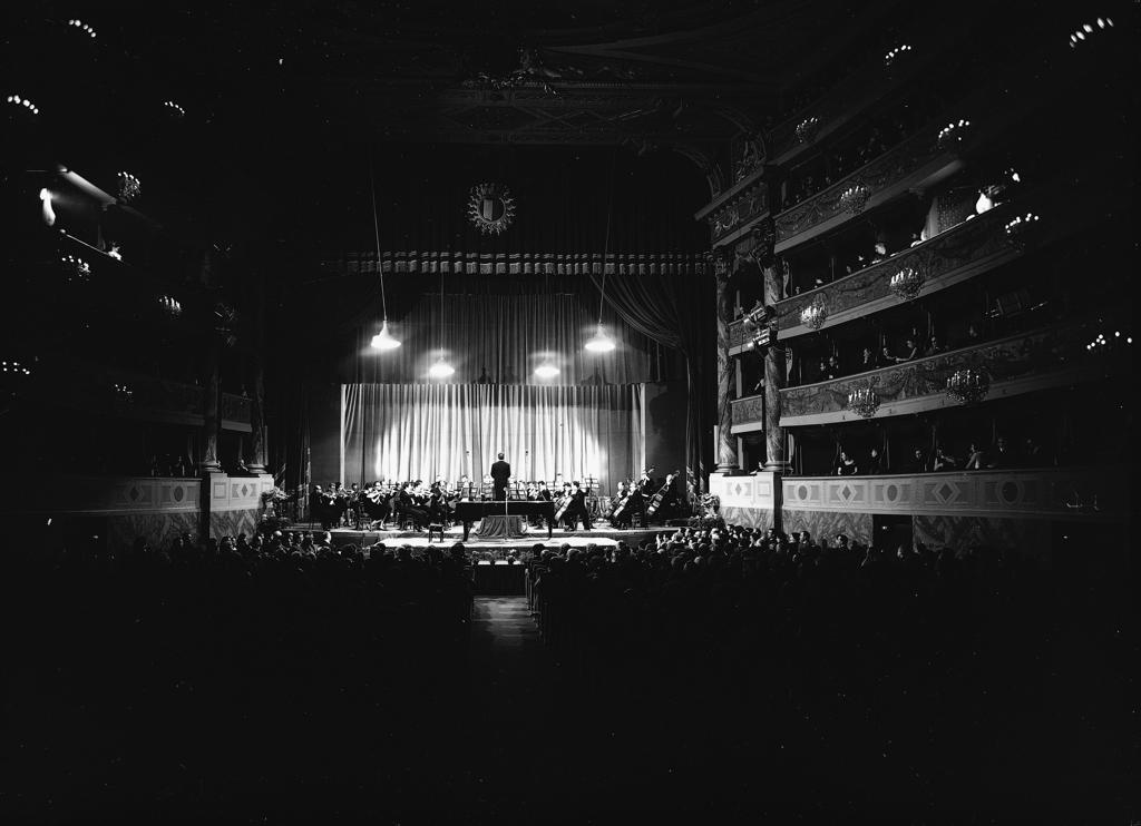 Interno Teatro Donizzetti – Orchestra · Historify