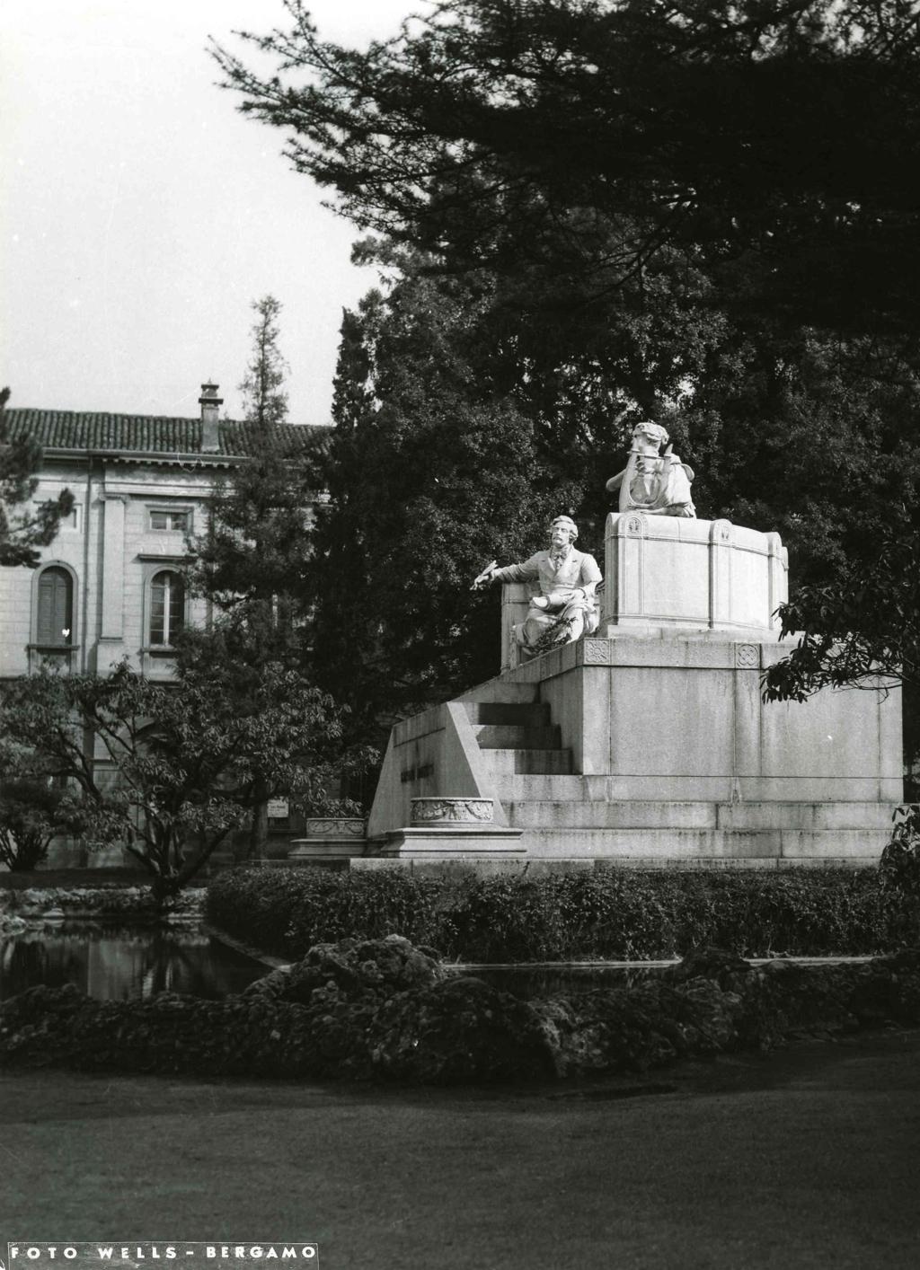 Monumento A Gaetano Donizetti · Historify