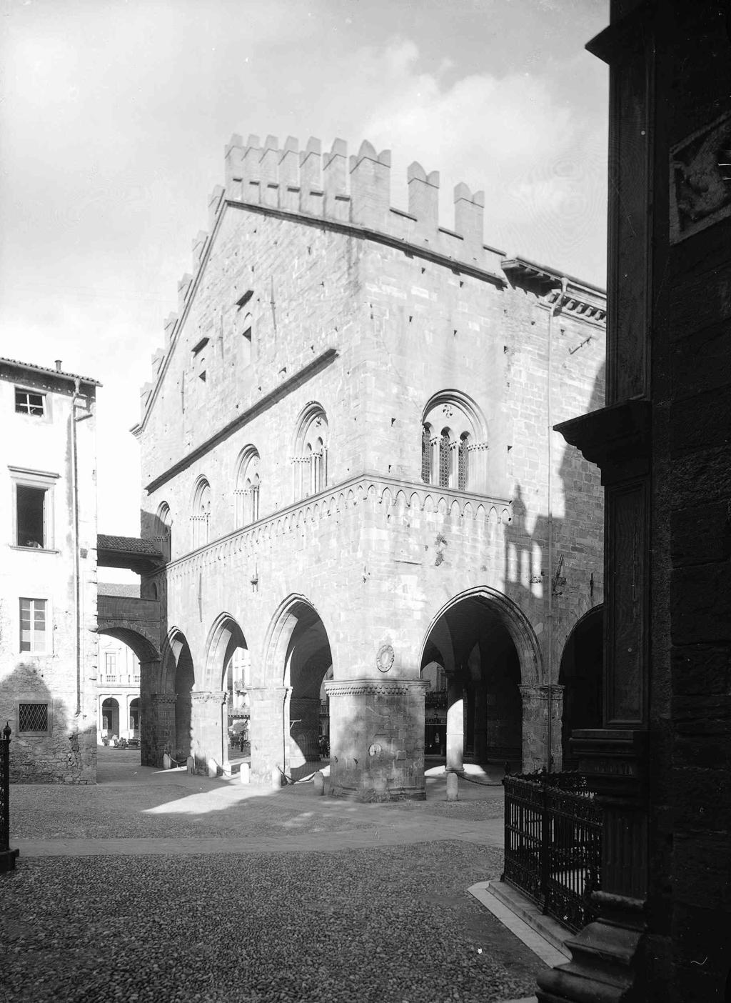 Piazza Duomo · Historify