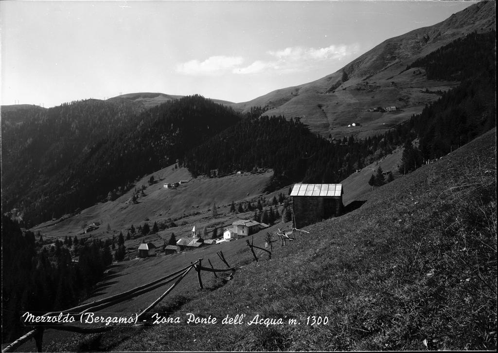 Vista panoramica del Ponte dell'Acqua a Mezzoldo · Historify