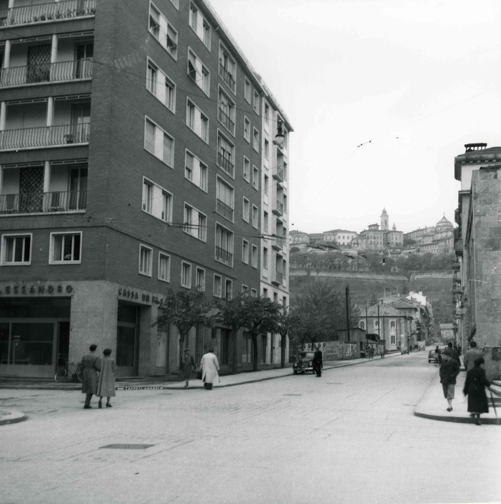 Via Locatelli · Historify