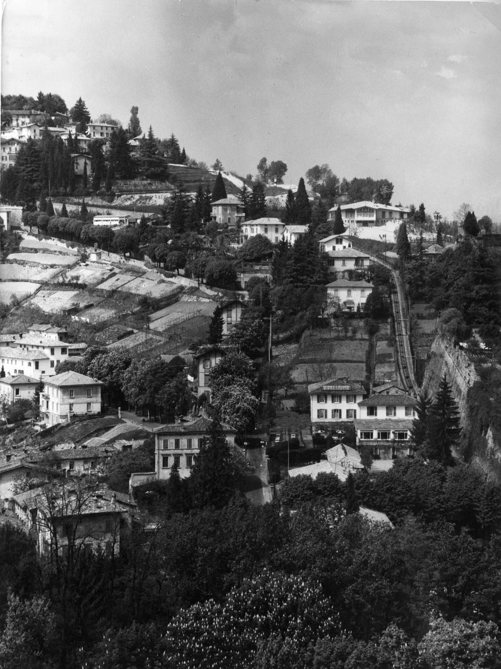 La salita a San Vigilio · Historify