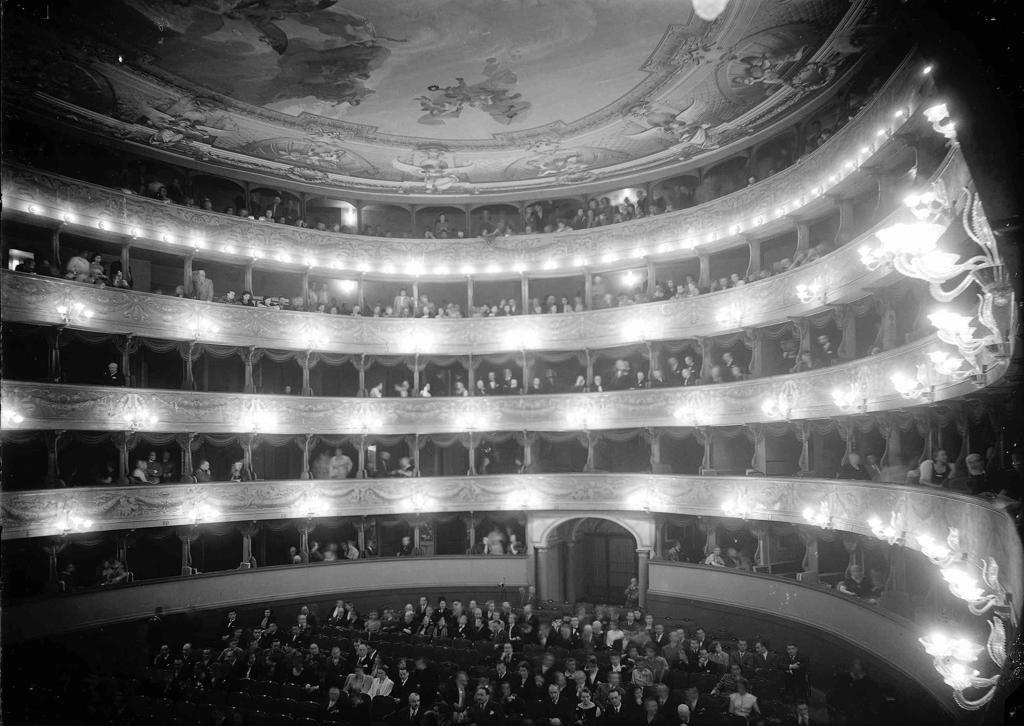 Teatro Donizetti · Historify