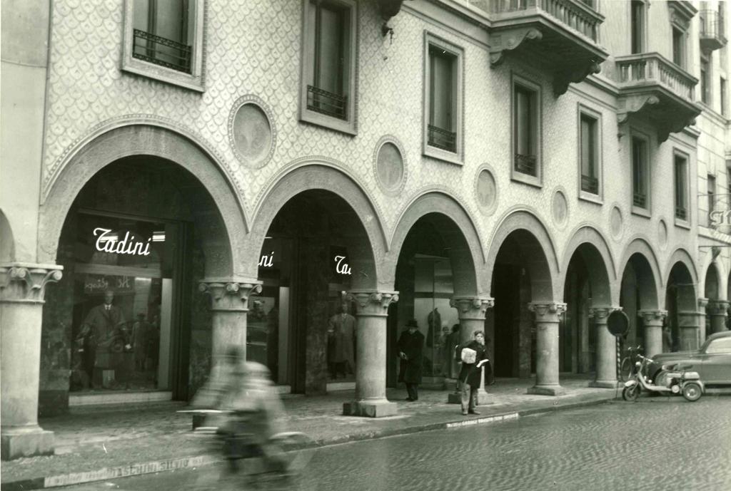Portici in Largo Rezzara · Historify