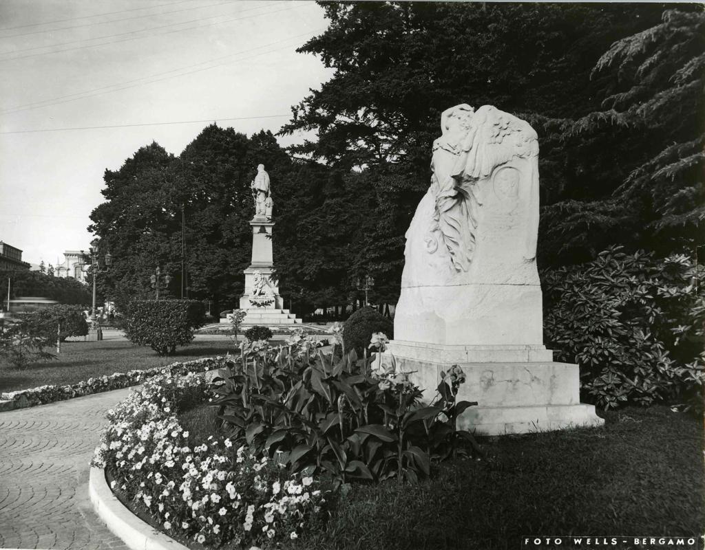 Monumenti In Piazza Giacomo Matteotti · Historify