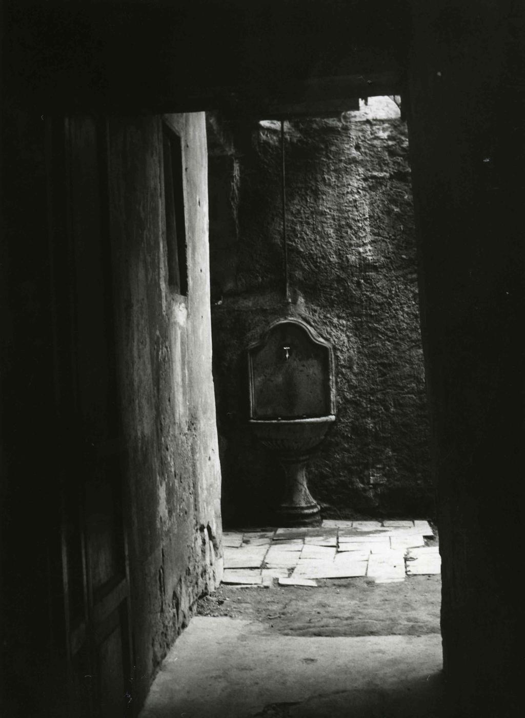 Fontanella In Via Masone · Historify
