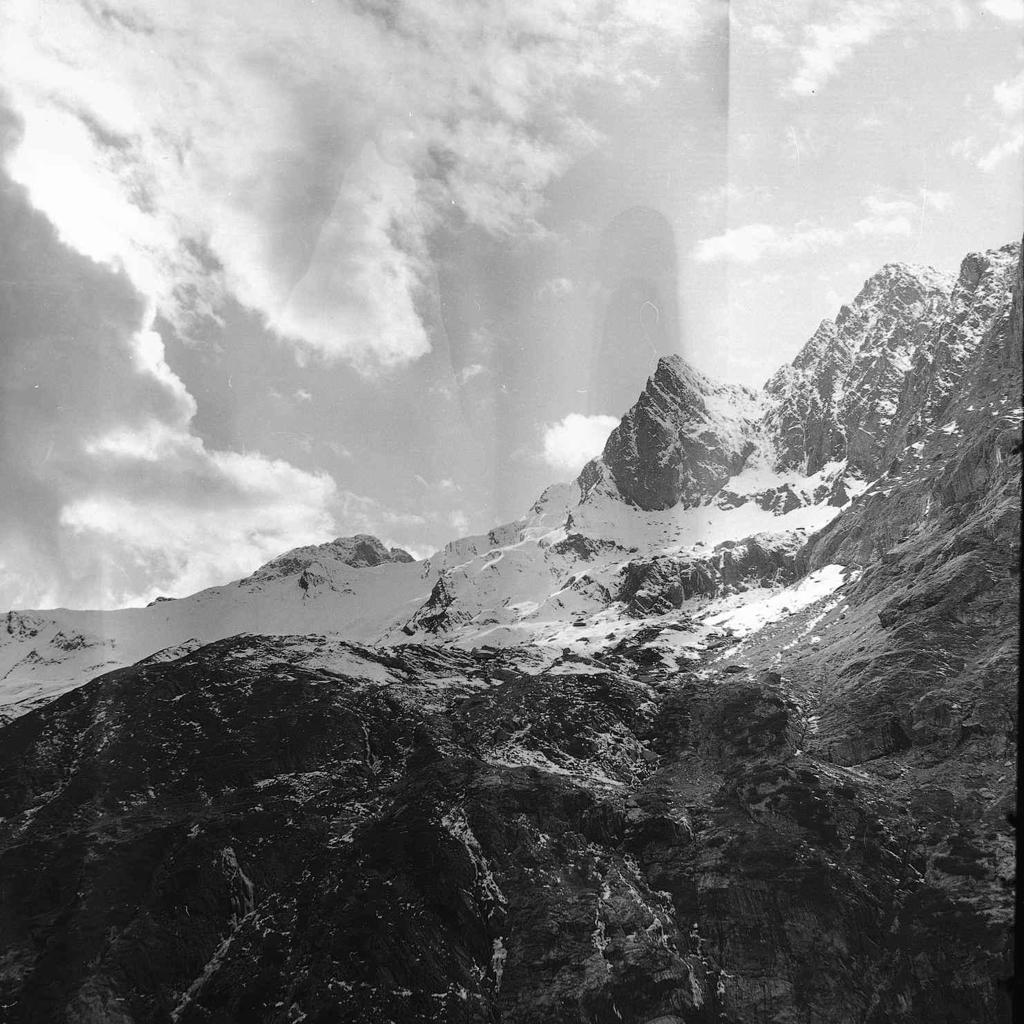 Montagne innevate · Historify