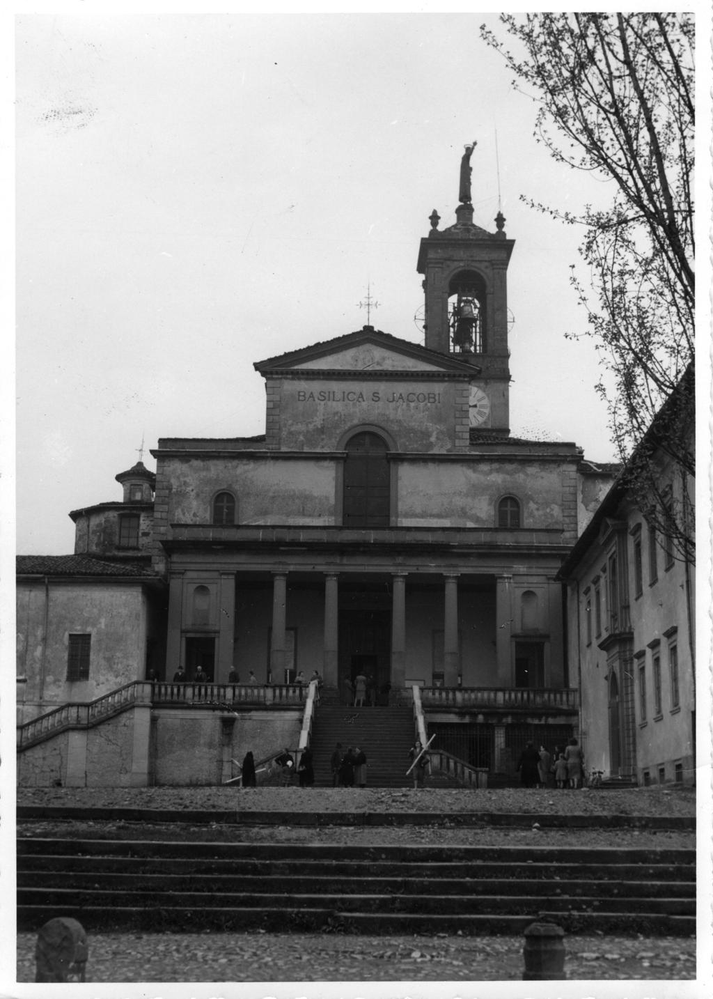 Facciata Abbazia di Pontida · Historify