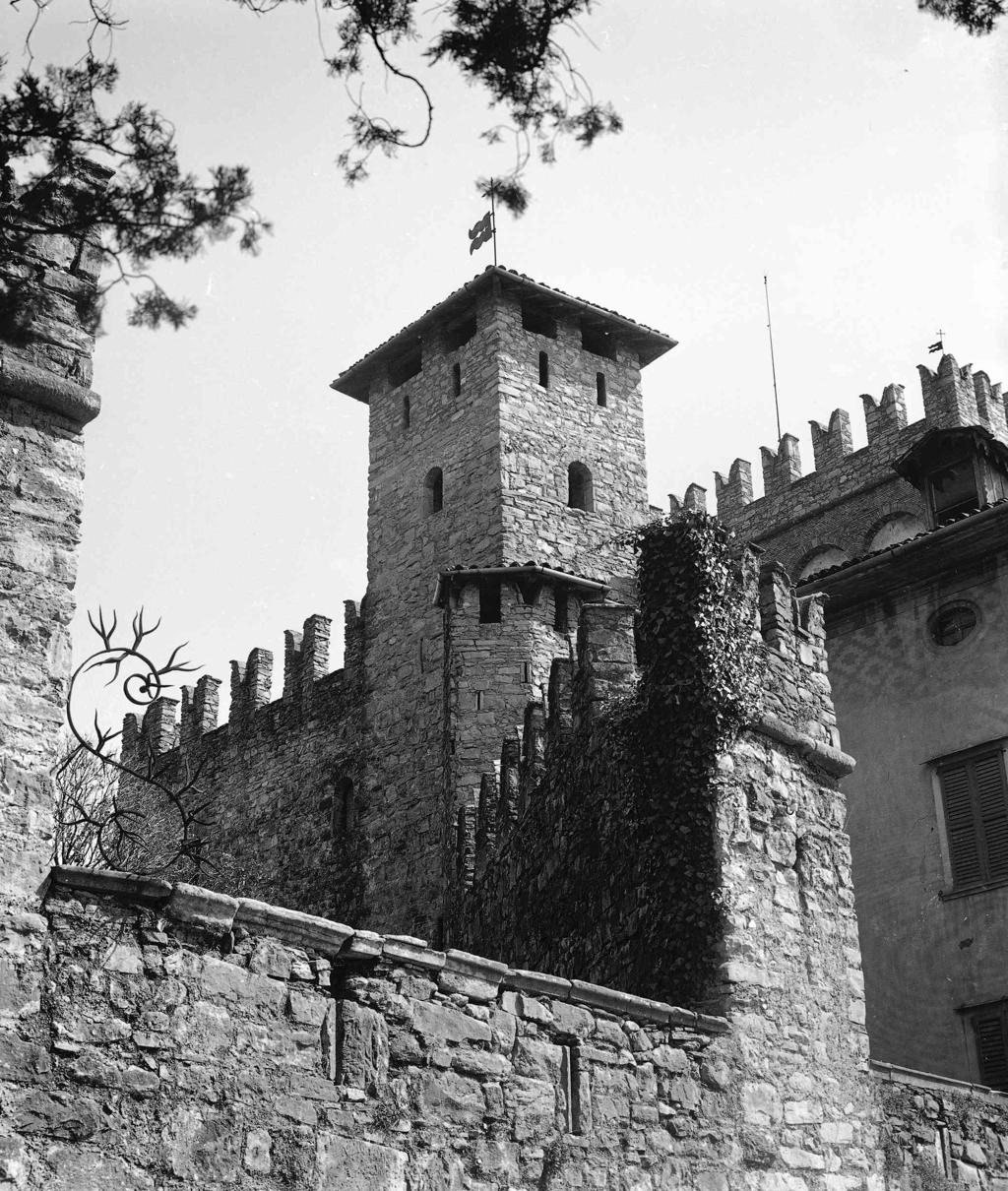 Torre del castello, Costa di Mezzate · Historify