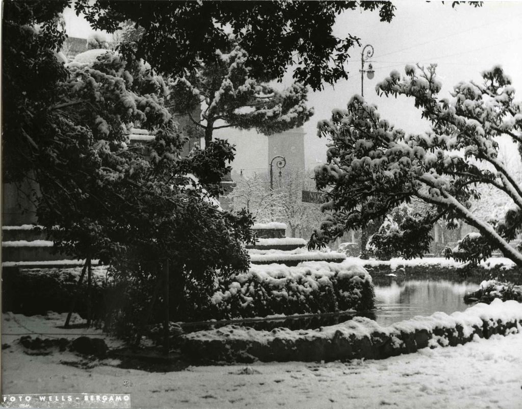 Piazza Cavour Innevata · Historify