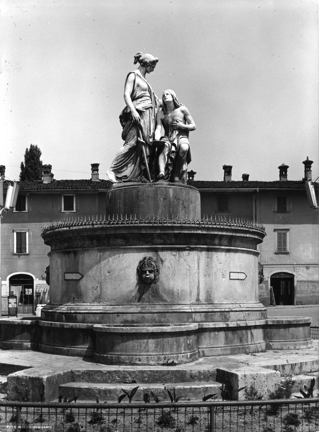 Fontana Di Piazza Cavour · Historify