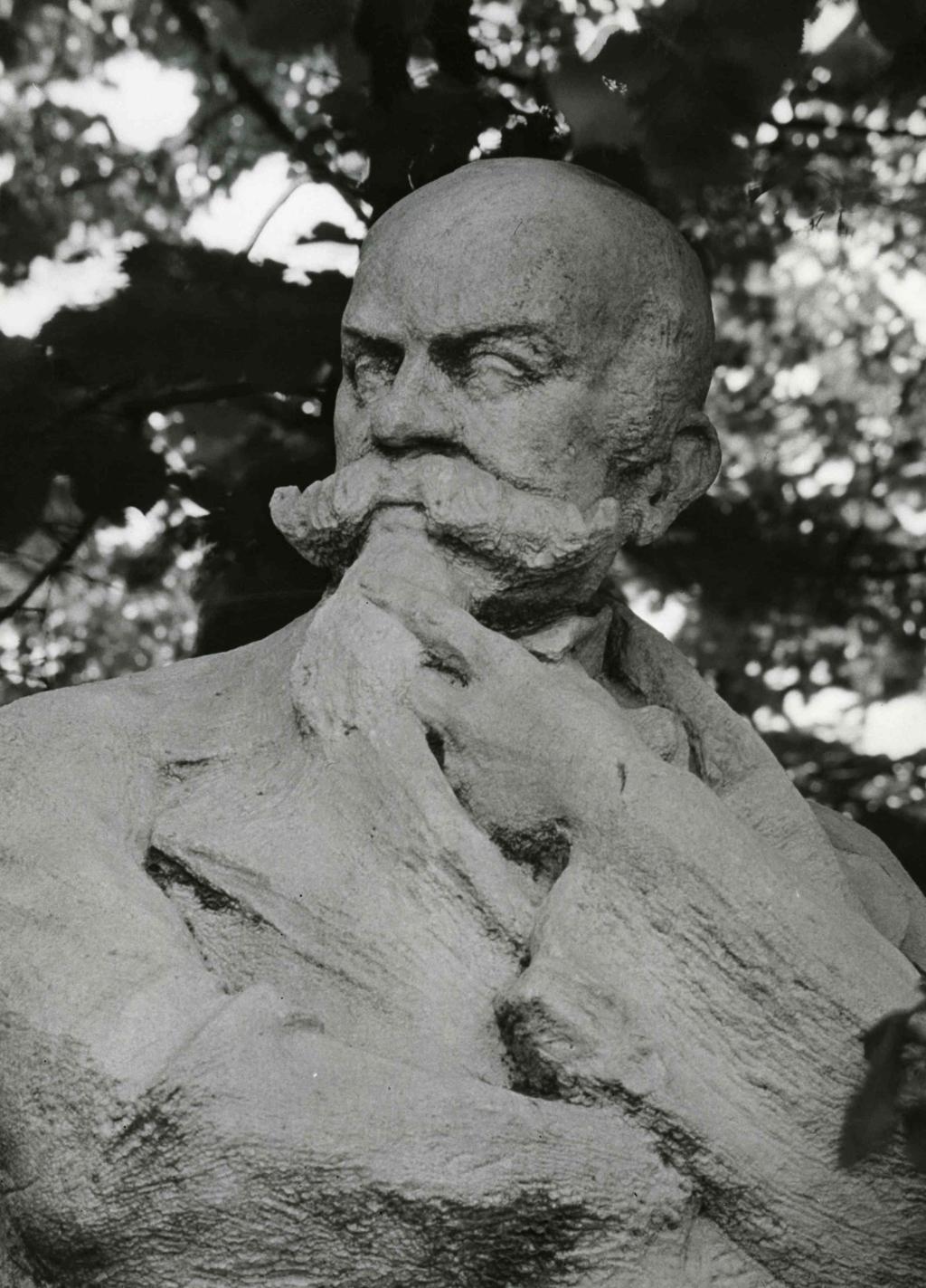 Busto Di Francesco Cucchi · Historify