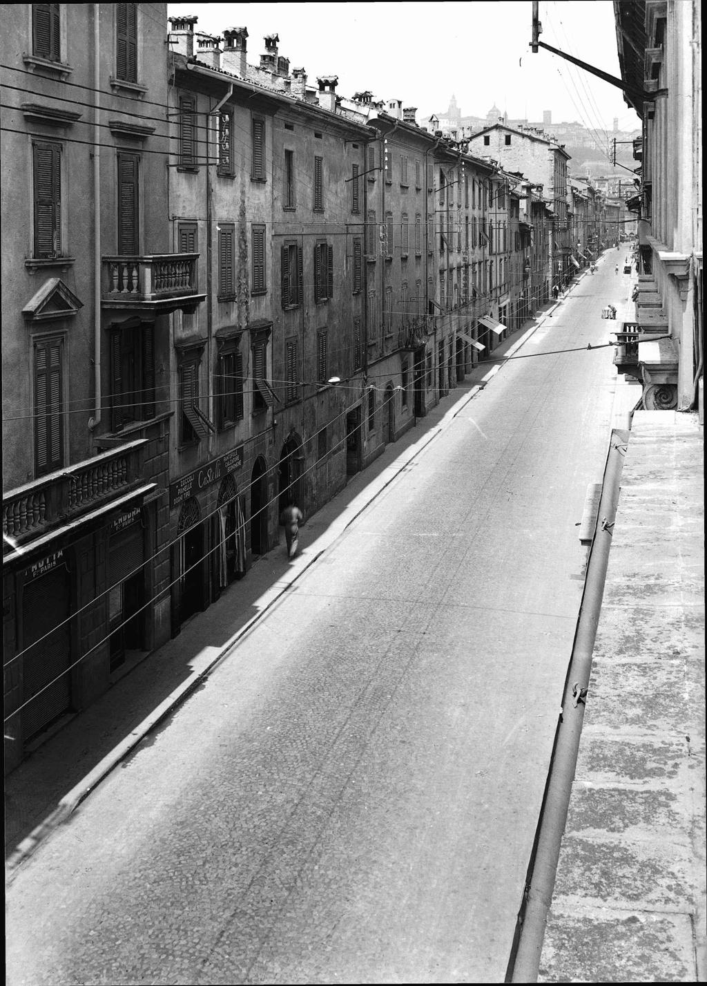 Paesaggio Urbano – Rotaie Del Tram · Historify