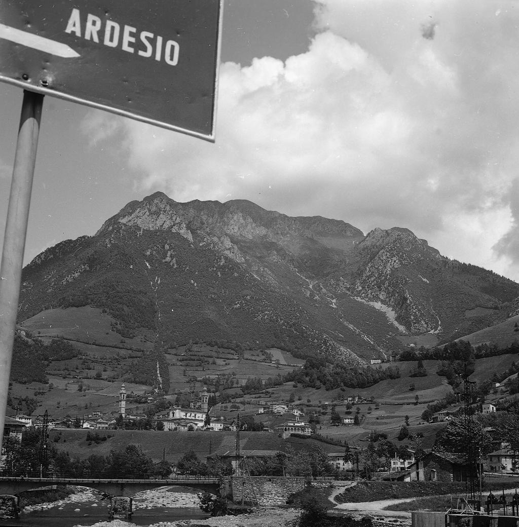 Cartello Stradale (Indicazione Ardesio) · Historify