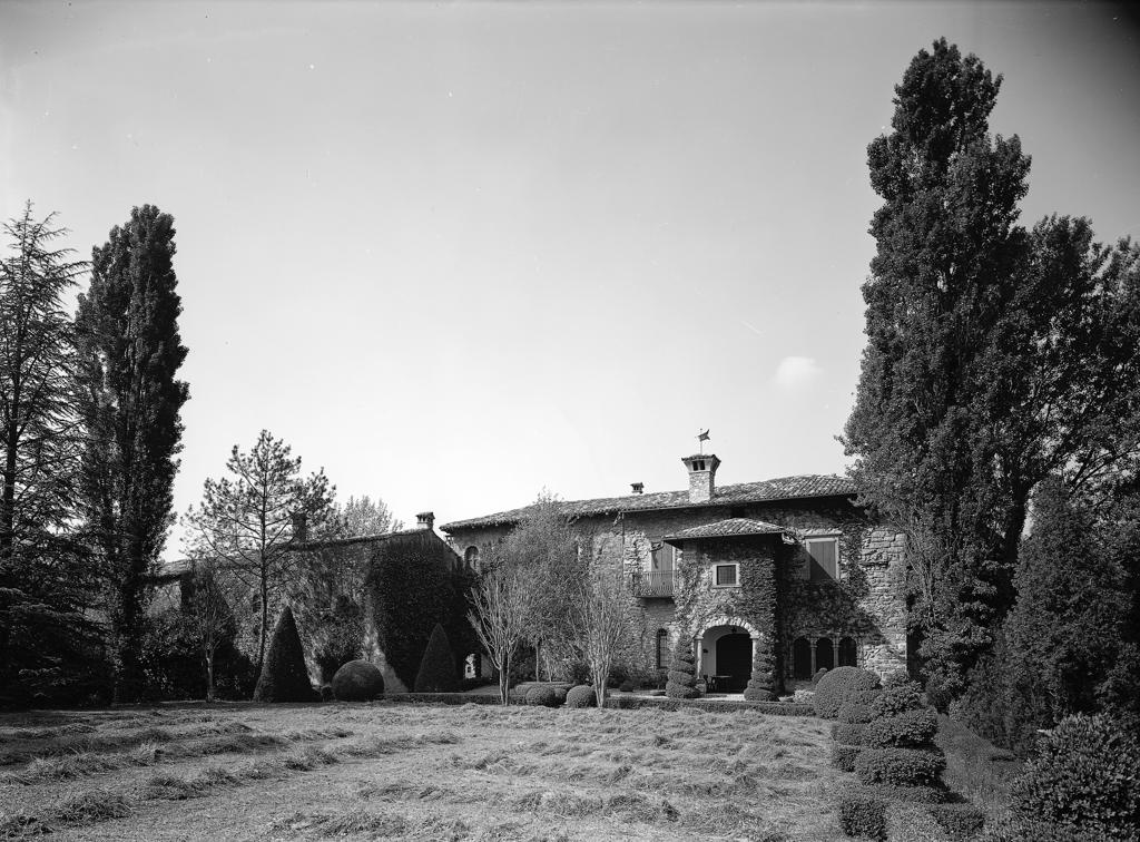Villa in pietra · Historify