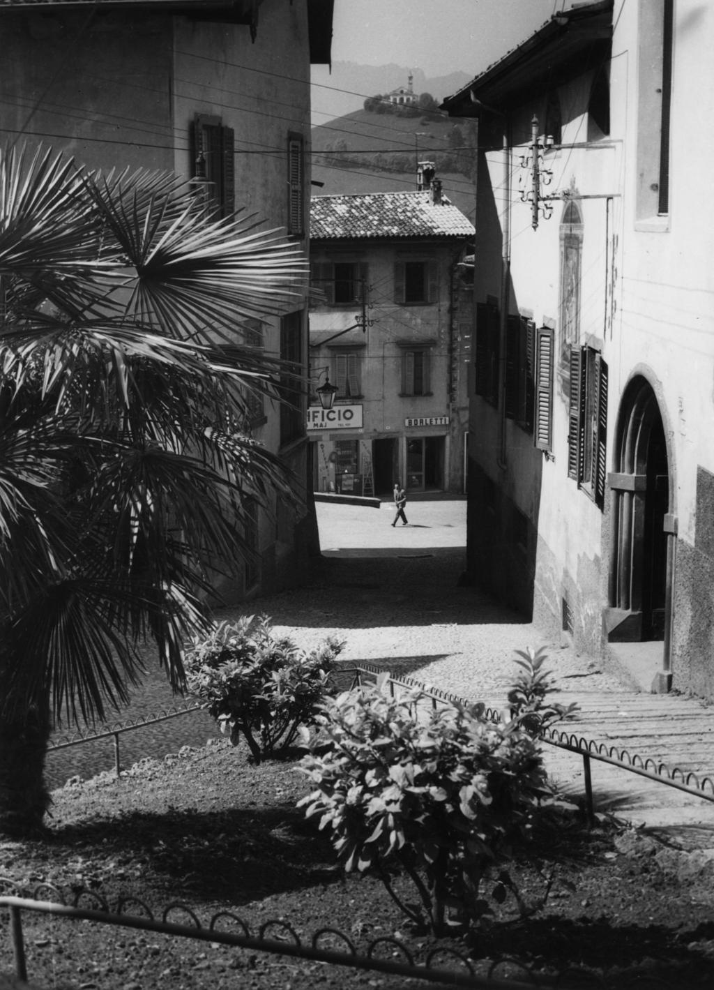 Sguardo Su Clusone Scendendo Dalla Basilica · Historify