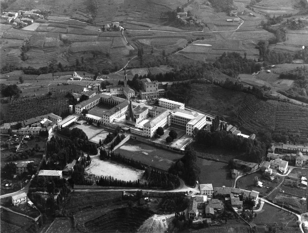 Collegio Celana Di Caprino Bergamasco Visto Dall'Alto · Historify