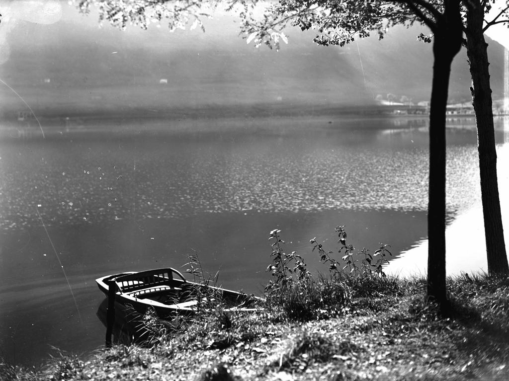 Barca Sul Lago · Historify